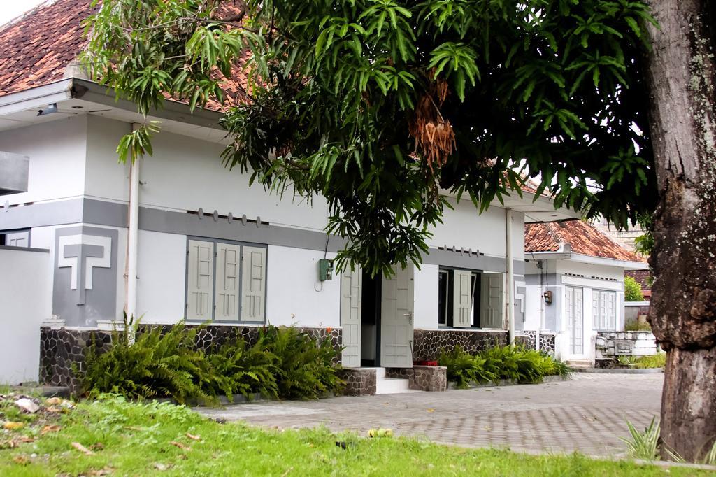 Ndalem Mantrigawen Yogyakarta